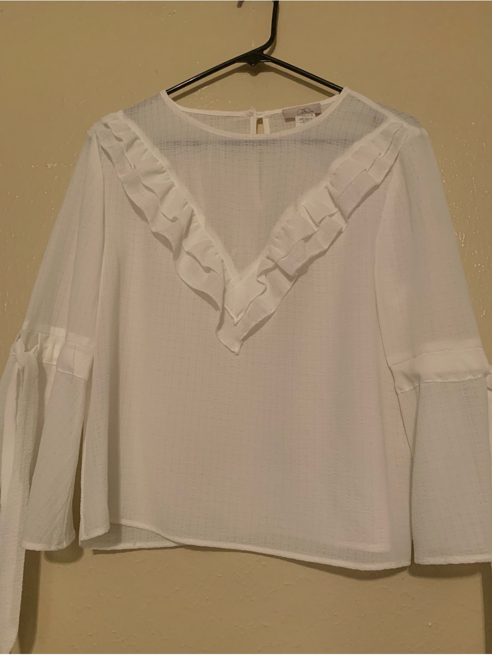 Women’s White Ruffle V-Neck Blouse (L)
